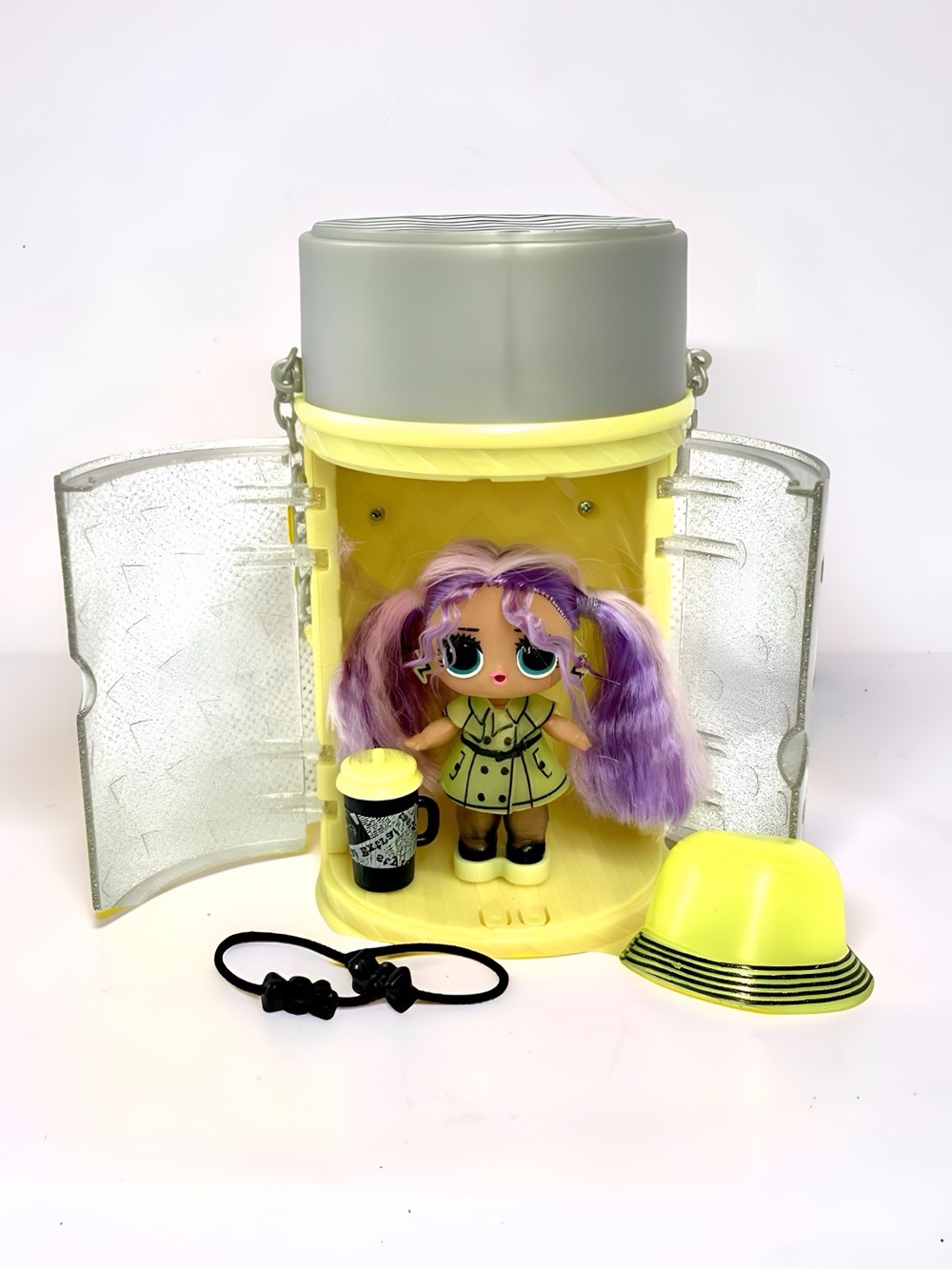 L.O.L. Surprise O.M.G. Rain Q.T. Doll Locker Display Case Coffee Cup Accessories